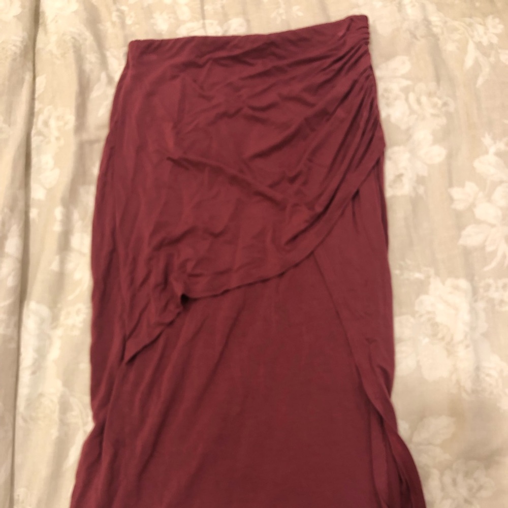 Midi skirt with slit detail